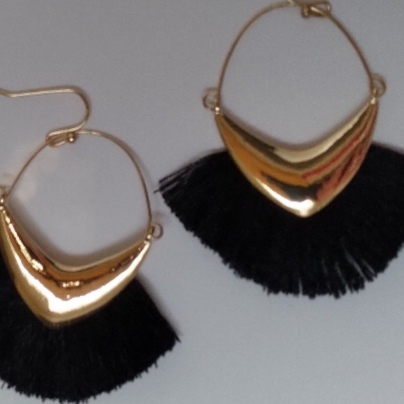 Gold Hoop  Fringe Earrings NWT - Picture 6 of 6